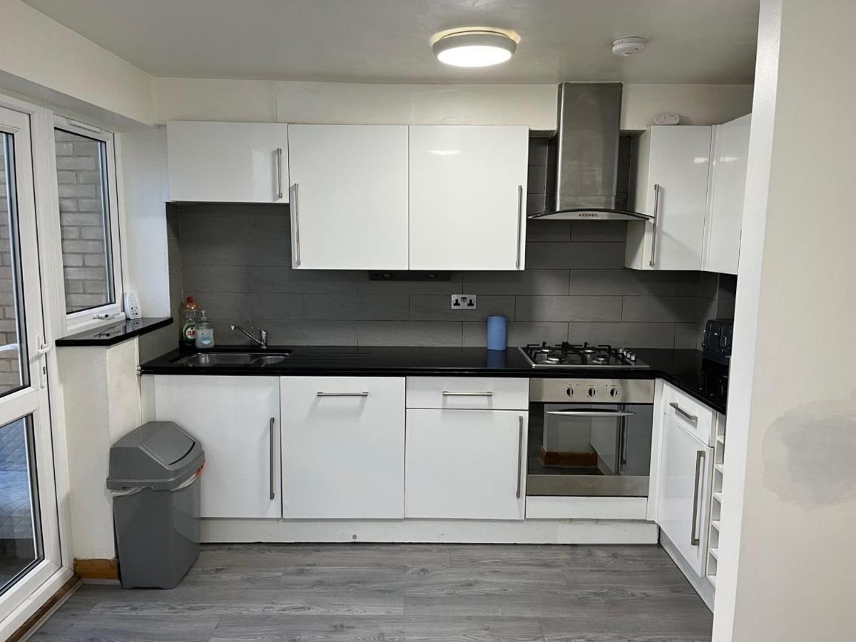 Three Bedroom House In Tooting By Star Apartments Лондон Экстерьер фото