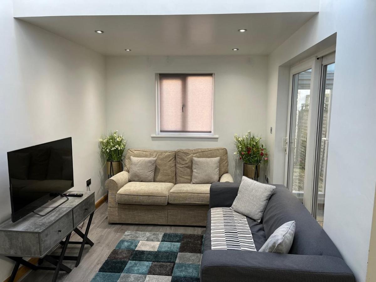 Three Bedroom House In Tooting By Star Apartments Лондон Экстерьер фото
